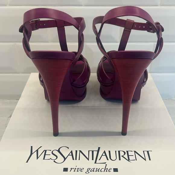Yves Saint Laurent - Picture 3 of 5